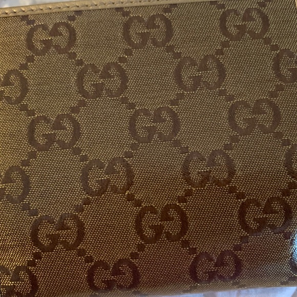Authentic Gucci gold metallic logo wallet NWT - Picture 4 of 8
